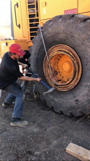 Changing-29.5R25-Loader-Tire-2