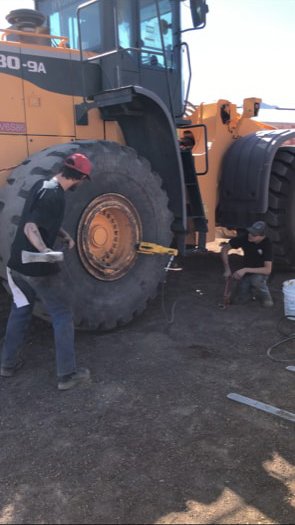Changing-29.5R25-Loader-Tire